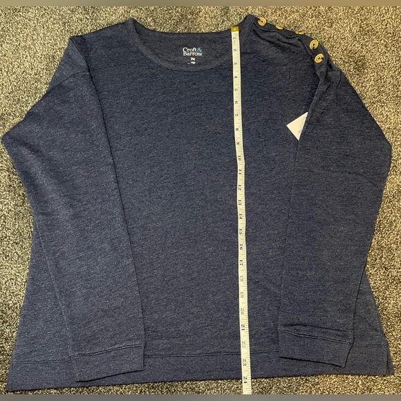 Croft & Barrow Button Shoulder Sweatshirt in Navy Blue Sz Petite Medium A-66 - Picture 1 of 6